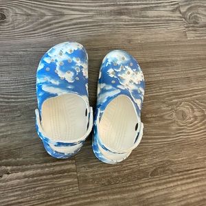 Crocs size 5 in mens and 7 in women’s